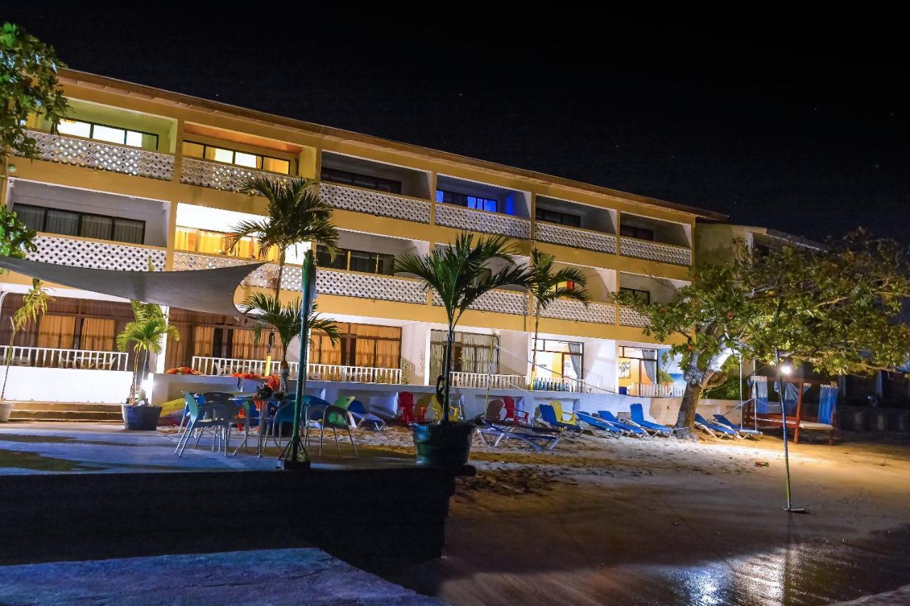 Sand And Tan Beach Hotel Очо-Ріос Екстер'єр фото